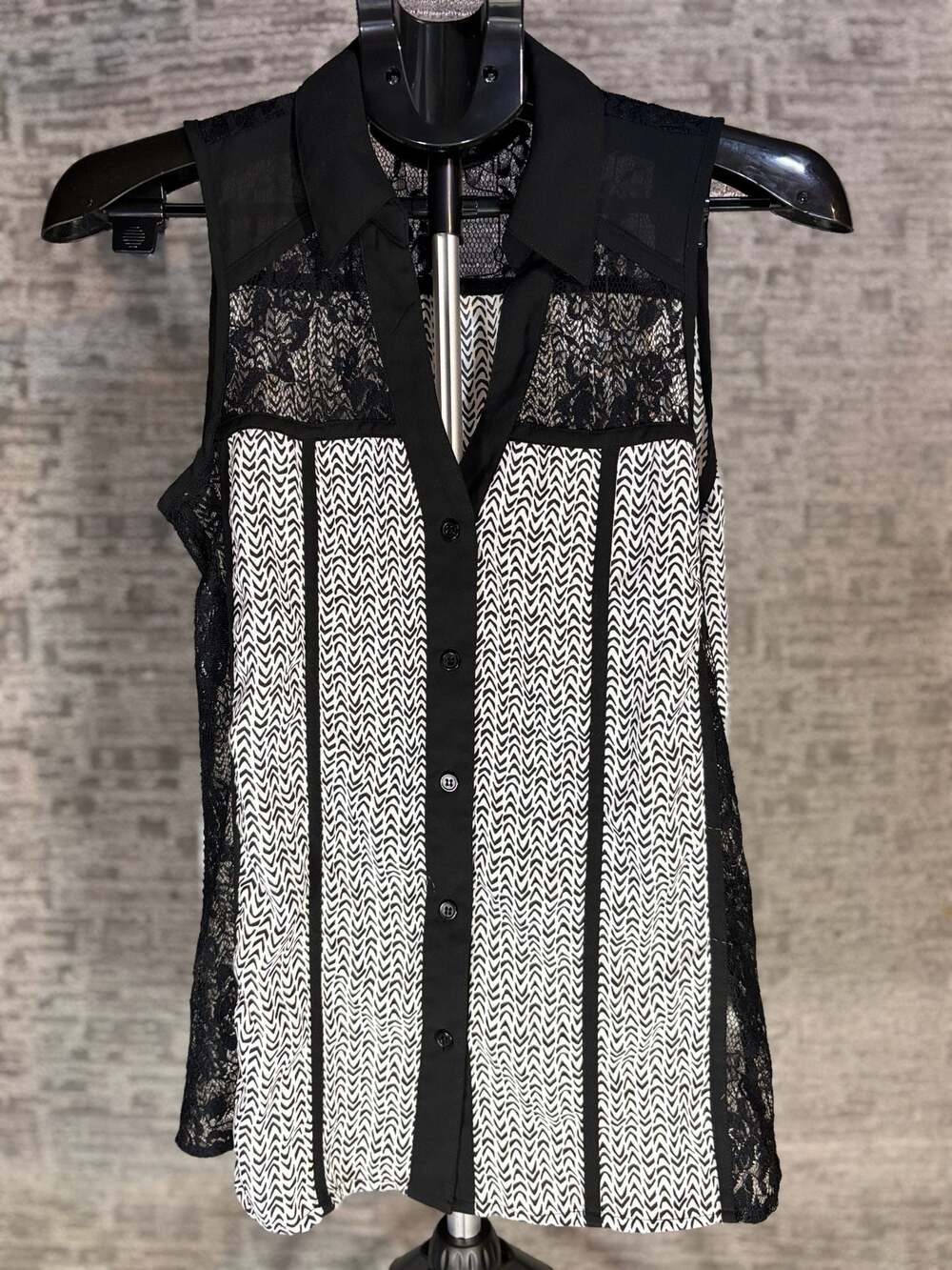 maurices Sleeveless Button-Up Blouse with Black Lace Inset and‎ Chevron Pattern